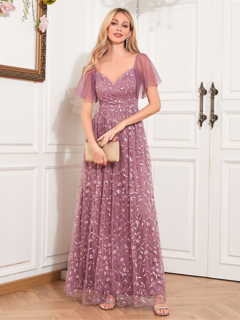 She slips into this 1920s Solid Sweetheart Neckline Embroidered Long Dress and suddenly it's a 1920s daydream