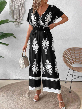 She finds her 1930s story in this 1930s V-Neck National Totem Wideleg Jumpsuit