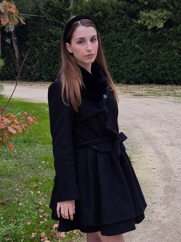 She throws on this 1950s Fur Collar Waisted Winter Coat and the city feels like 1950s Paris