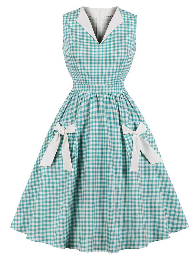 This 1950s Plaid Bow Pockets Lapel Dress wraps her in 1950s elegance, one twirl at a time