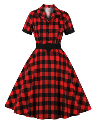 She slips into this 1950s Retro Contrast Short-Sleeved Lapel Dress and suddenly it's a 1950s daydream