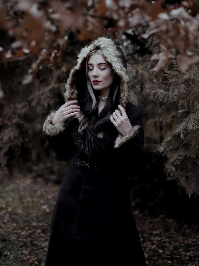 She throws on this 1950s Solid Buckle Fur Trimmed Coat and the city feels like 1950s Paris