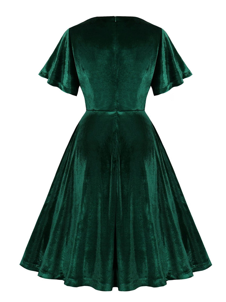 This 1950s Solid Ruffle Sleeves Velvet Dress wraps her in 1950s elegance, one twirl at a time