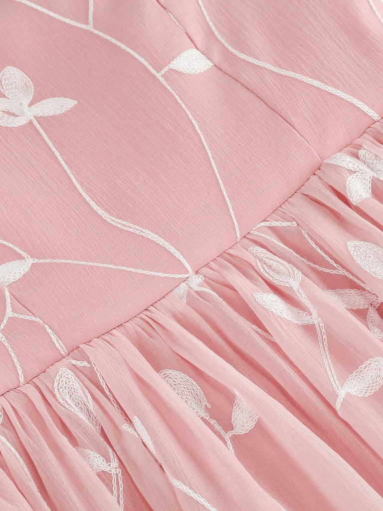 This 1950s Spaghetti Strap Bow Leaves Mesh Dress wraps her in 1950s elegance, one twirl at a time