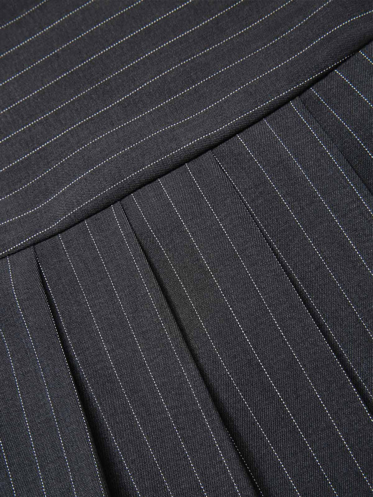 She sways in this Dark 1960s Pinstripes Belted Pleated Skirt and it's pure 1960s magic