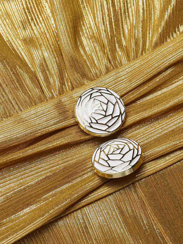 She finds her 1970s story in this 1970s Solid V-Neck Halter Jumpsuit