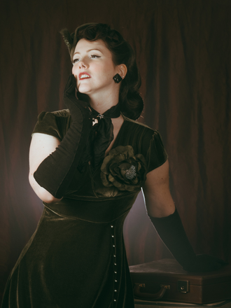 Green 1940s Deep V-Neck Pearl Velvet Dress