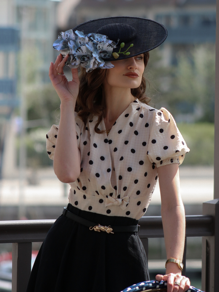 Beige 1940s Dots Bowknot V-Neck Blouse