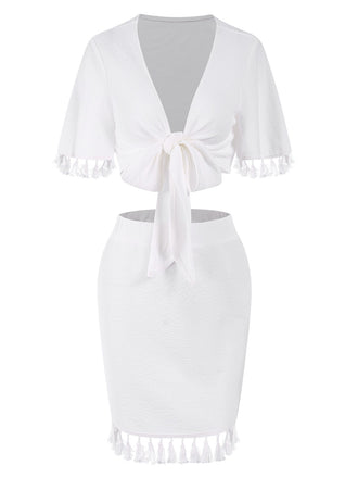 She pairs this 2PCS White 1960s Solid Tassels Bind Top & Pencil Skirt with confidence and 1960s charm