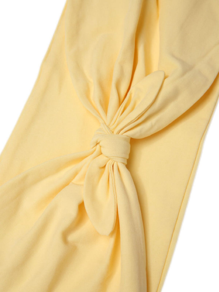 This 2PCS Yellow 1960s Solid Tube Top & Bodycon Skirt brings 1960s soul to her everyday