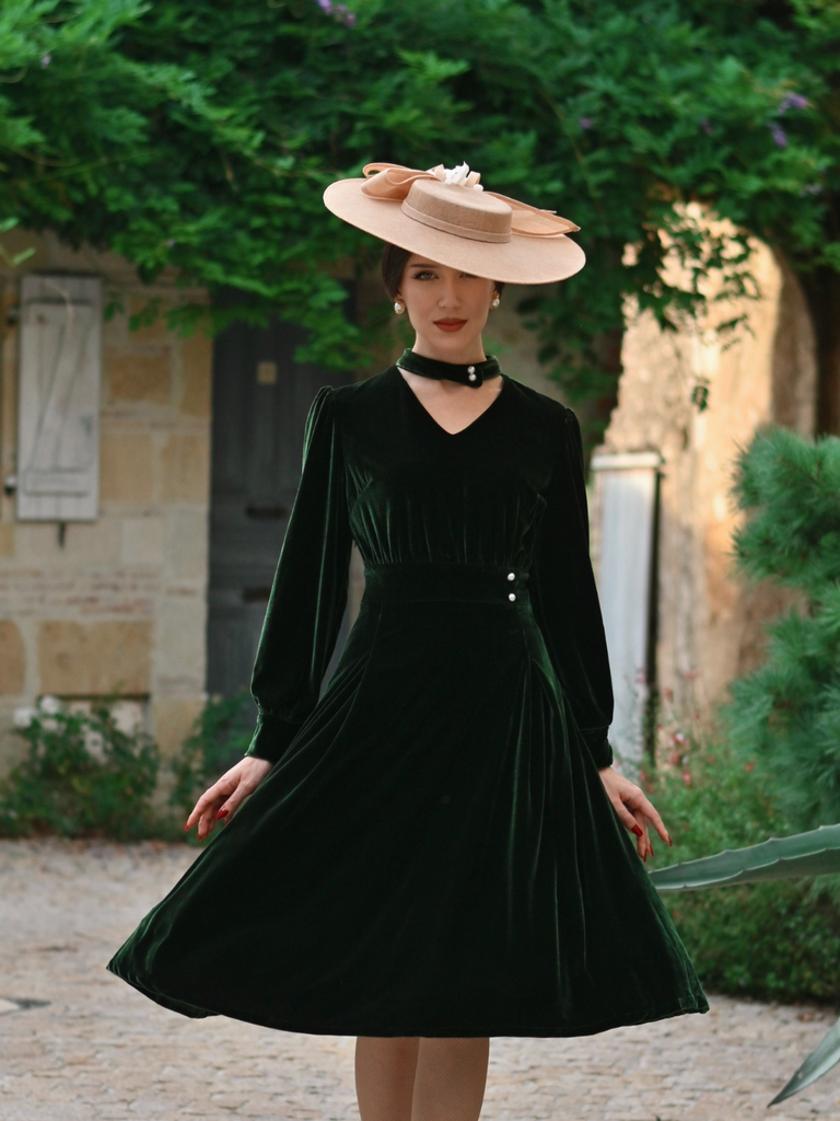 Green 1950s Keyhole V-Neck Pearl Velvet Dress