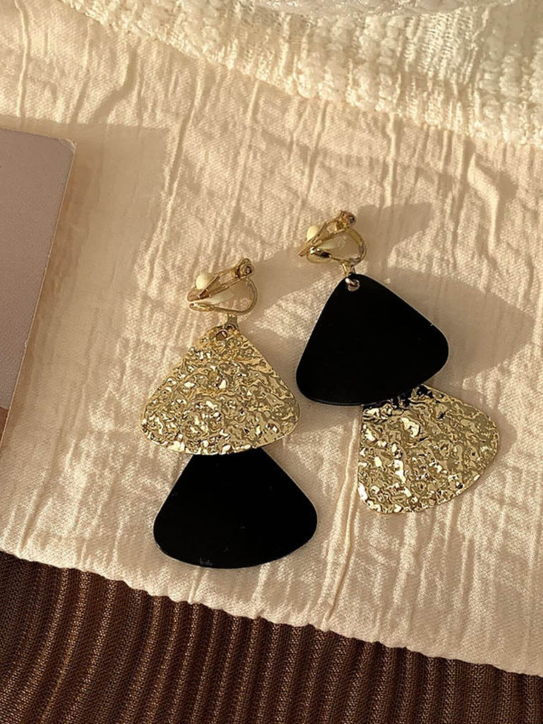 Black & Gold Color Contrast Scalloped Ear Clips