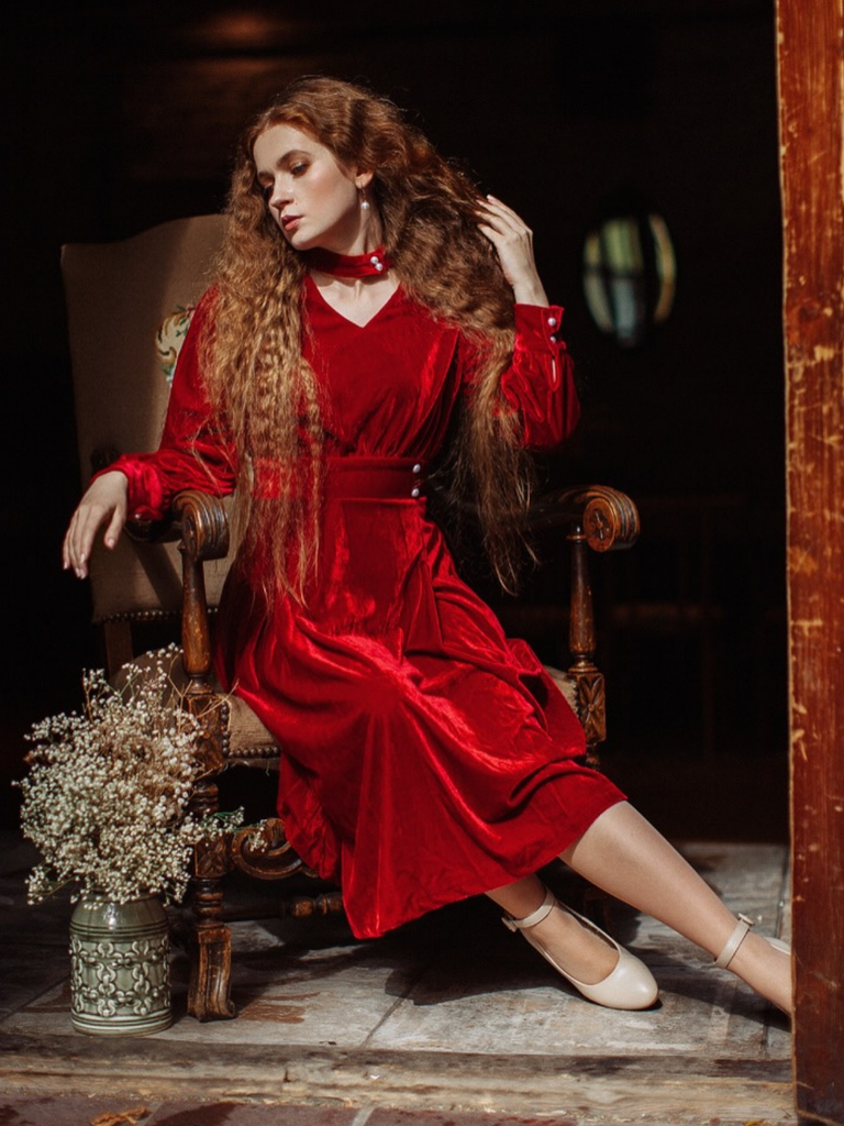 Red 1950s Keyhole V-Neck Pearl Velvet Dress