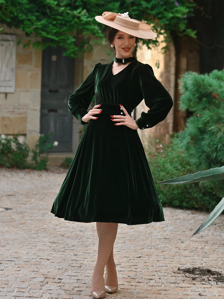 Green 1950s Keyhole V-Neck Pearl Velvet Dress