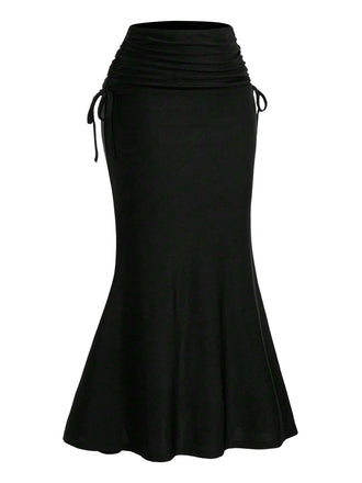 She sways in this Black 1960s Gothic Ruched Mermaid Maxi Skirt and it's pure 1960s magic