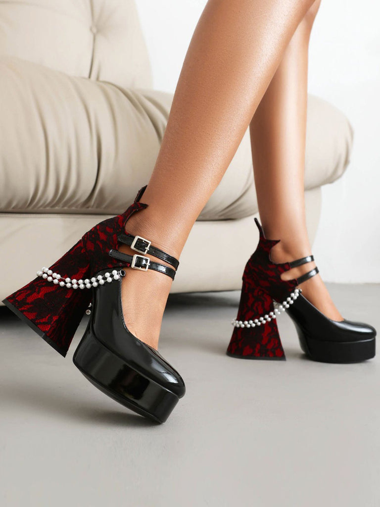 She finds her 1950s story in this Black Retro Pearl Lace Gothic High Heel Shoes
