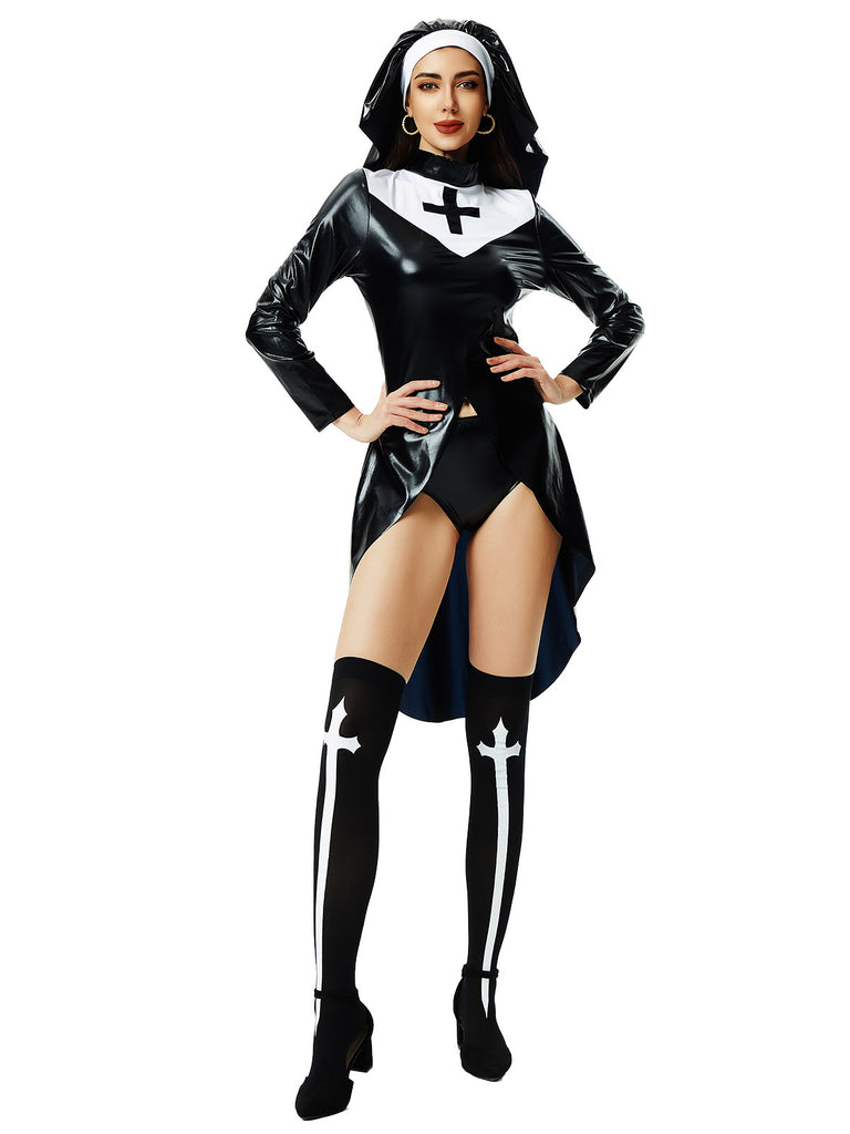 She slips into this Black&White 1980s Halloween Dress & Headband and suddenly it's a 1980s daydream