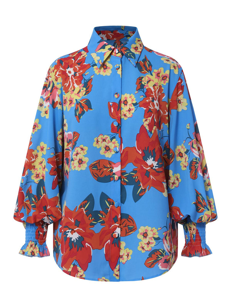 She pairs this Blue 1970s Contrast Floral Bishop Sleeve Blouse with confidence and 1970s charm