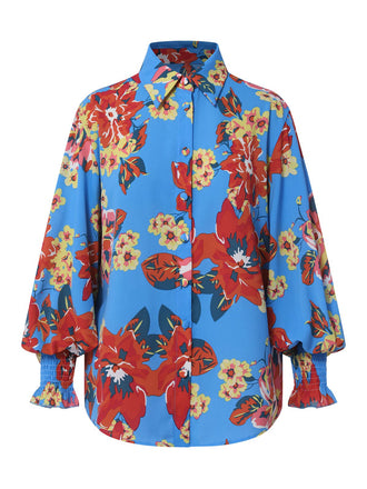 She pairs this Blue 1970s Contrast Floral Bishop Sleeve Blouse with confidence and 1970s charm