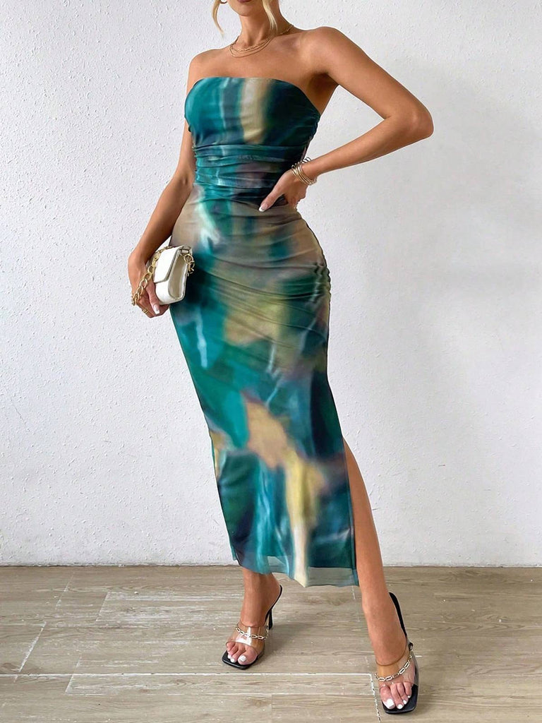 This Blue 1970s Psychedelic Print Bandeau Bodycon Dress wraps her in 1970s elegance, one twirl at a time