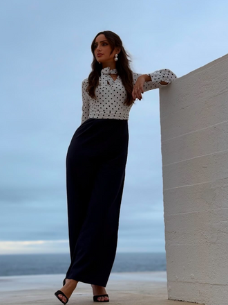 She finds her 1930s story in this Blue & White 1930s Polka Dots Tie Neck Jumpsuit