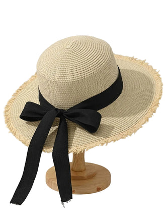 She pairs this Bow Flat-Top Straw Wide-Brim Sun Hat with confidence and vintage charm