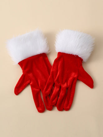 She adds this Christmas Velvet With Fur Cuffs Gloves and suddenly it's vintage perfection