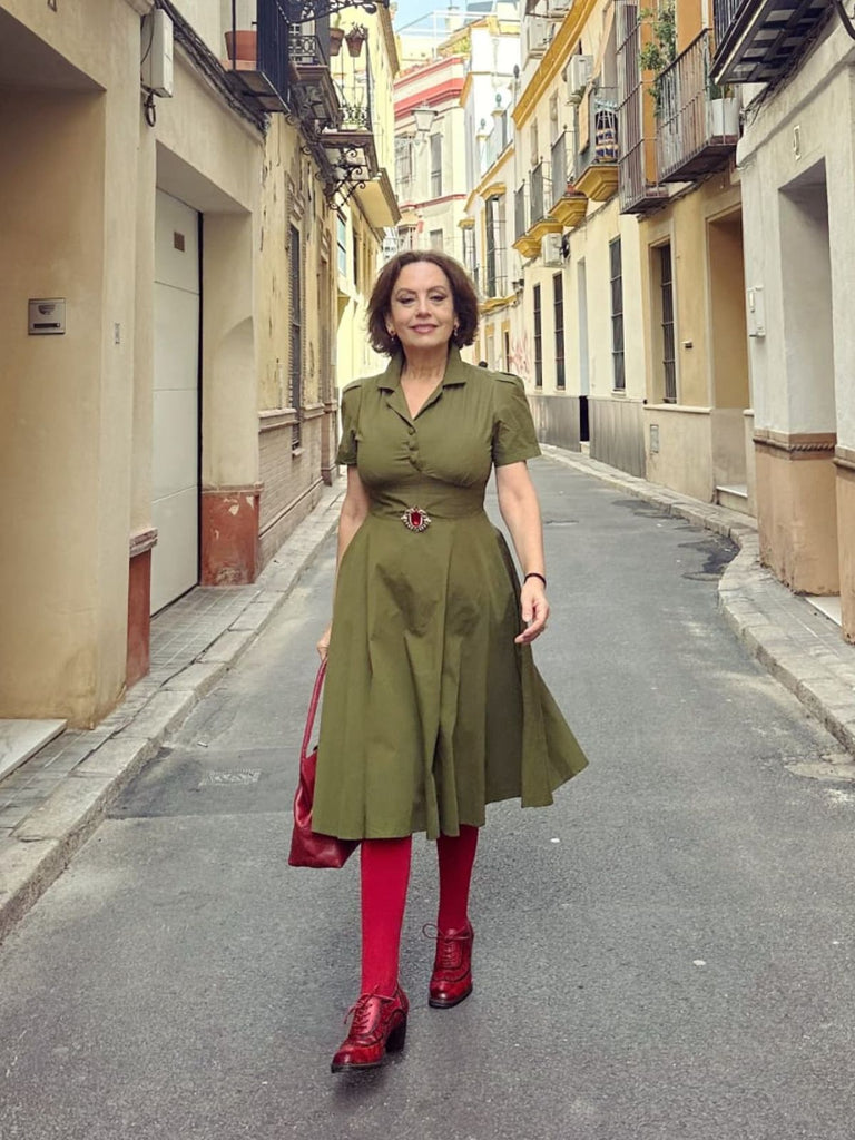 She slips into this Green 1940s Lapel Buttoned Solid Dress and suddenly it's a 1940s daydream