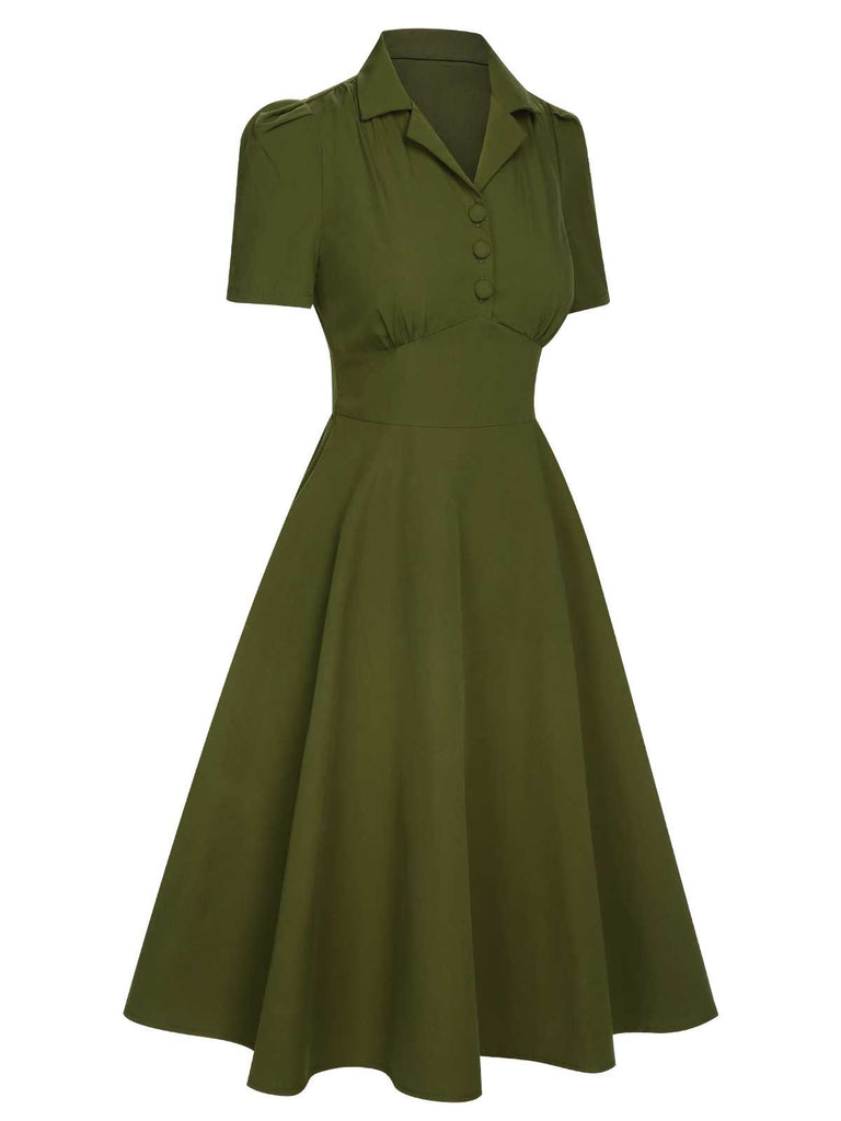 This Green 1940s Lapel Buttoned Solid Dress wraps her in 1940s elegance, one twirl at a time