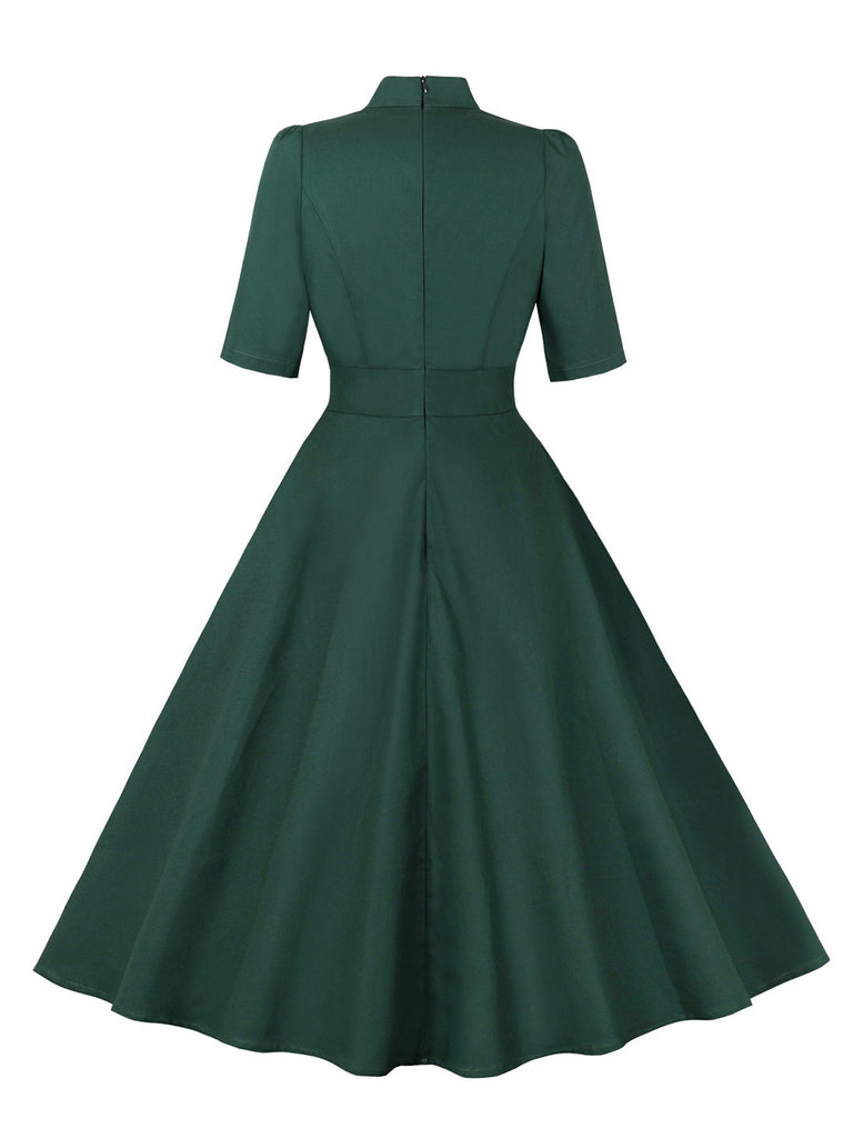 This Green 1950s Cotton Tie Elbow Sleeves Dress wraps her in 1950s elegance, one twirl at a time