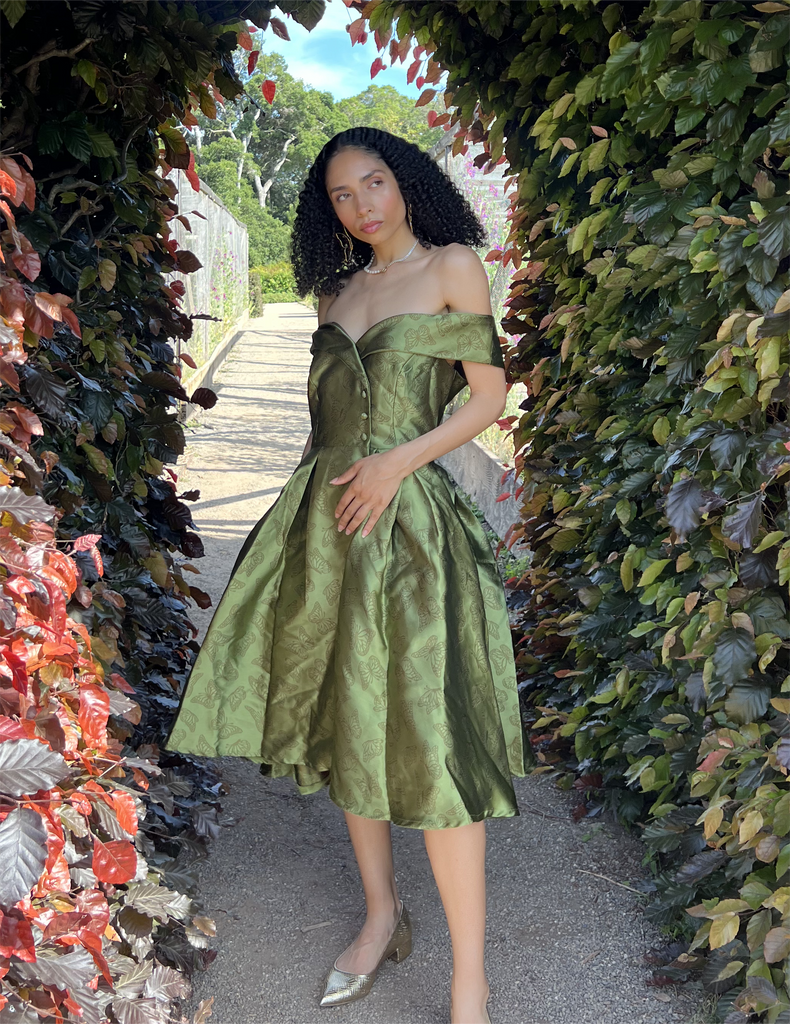 Green 1950s Off-Shoulder Vintage Dress: timeless style reimagined