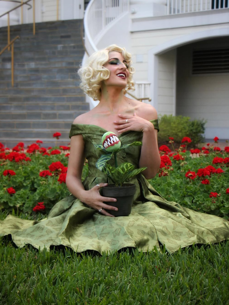Green 1950s Off-Shoulder Vintage Dress: where 1950s romance meets her modern spirit
