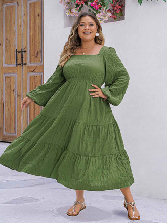 She slips into this Green 1950s Square Neck Solid Dress and suddenly it's a 1950s daydream