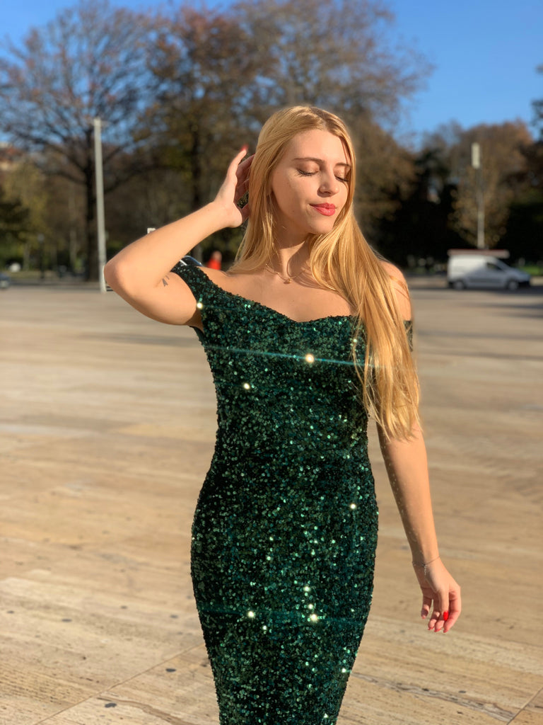She slips into this Green 1960s Sequins Off-Shoulder Pencil Dress and suddenly it's a 1960s daydream