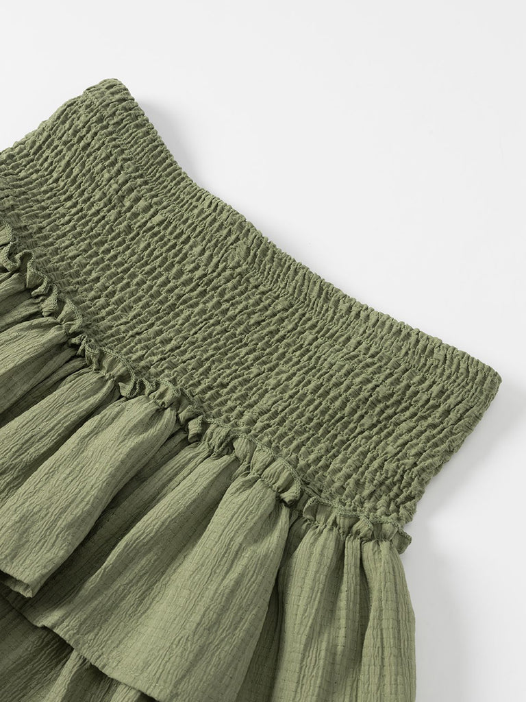 This Green 1960s Solid Elastic Waist Cake Skirt spins 1960s stories with every step