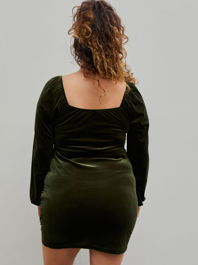 She slips into this Green 1960s Solid Sweetheart Wrap Dress and suddenly it's a 1960s daydream