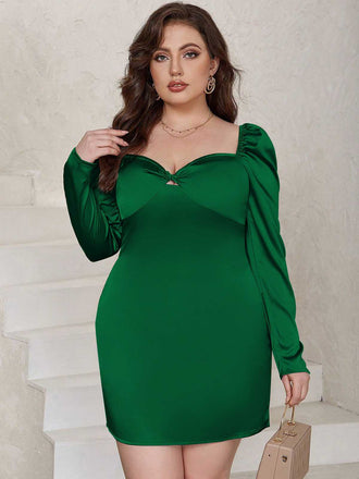 She slips into this Green 1960s Sweetheart Neck Solid Wrap Dress and suddenly it's a 1960s daydream