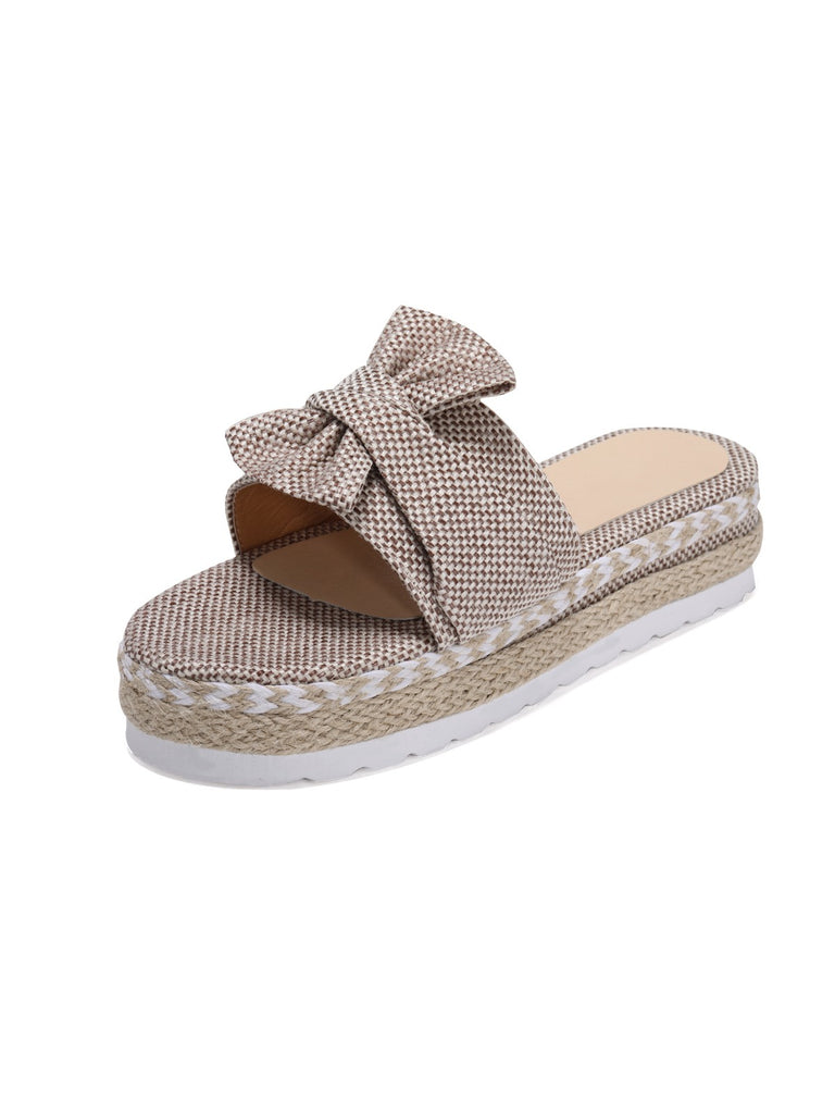 This Khaki Knitted Bow Platform Beach Sandals carries vintage vacation dreams in every stitch