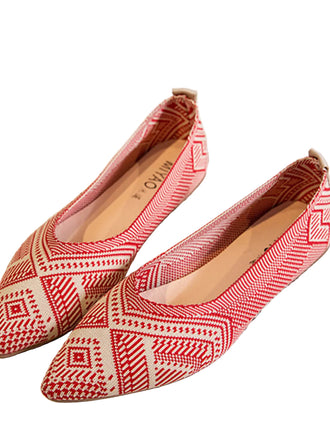 She finds her vintage story in this Knitted Jacquard Pointed Flat Shoes