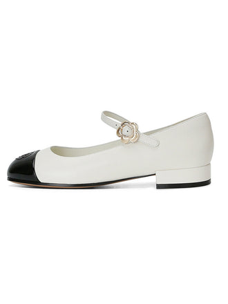 She finds her vintage story in this Mary Jane Thick Heel Leather Shoes