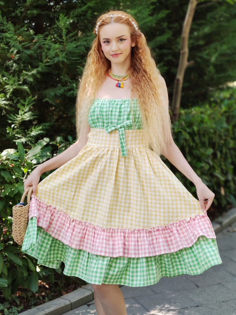 She slips into this Multicolor 1950s Pure Cotton Straps Plaid Dress and suddenly it's a 1950s daydream