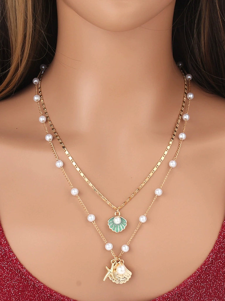She adds this Pentagram Shell Necklace and suddenly it's vintage perfection