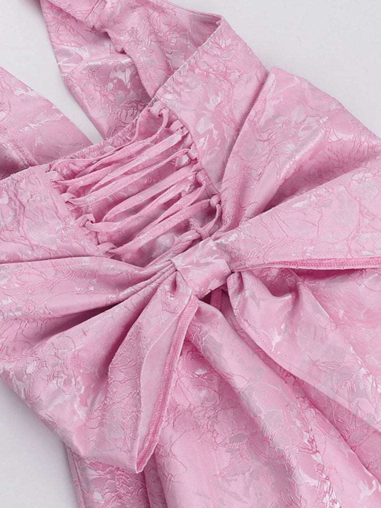 This Pink 1960s Back Bow Jacquard Floral Dress wraps her in 1960s elegance, one twirl at a time