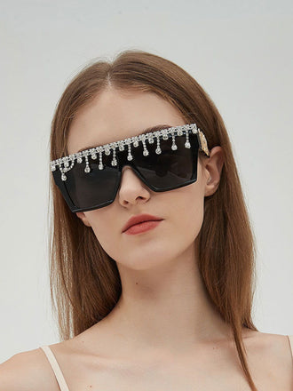 She finds her 1950s story in this Retro Black Large Frame Diamond Sunglasses