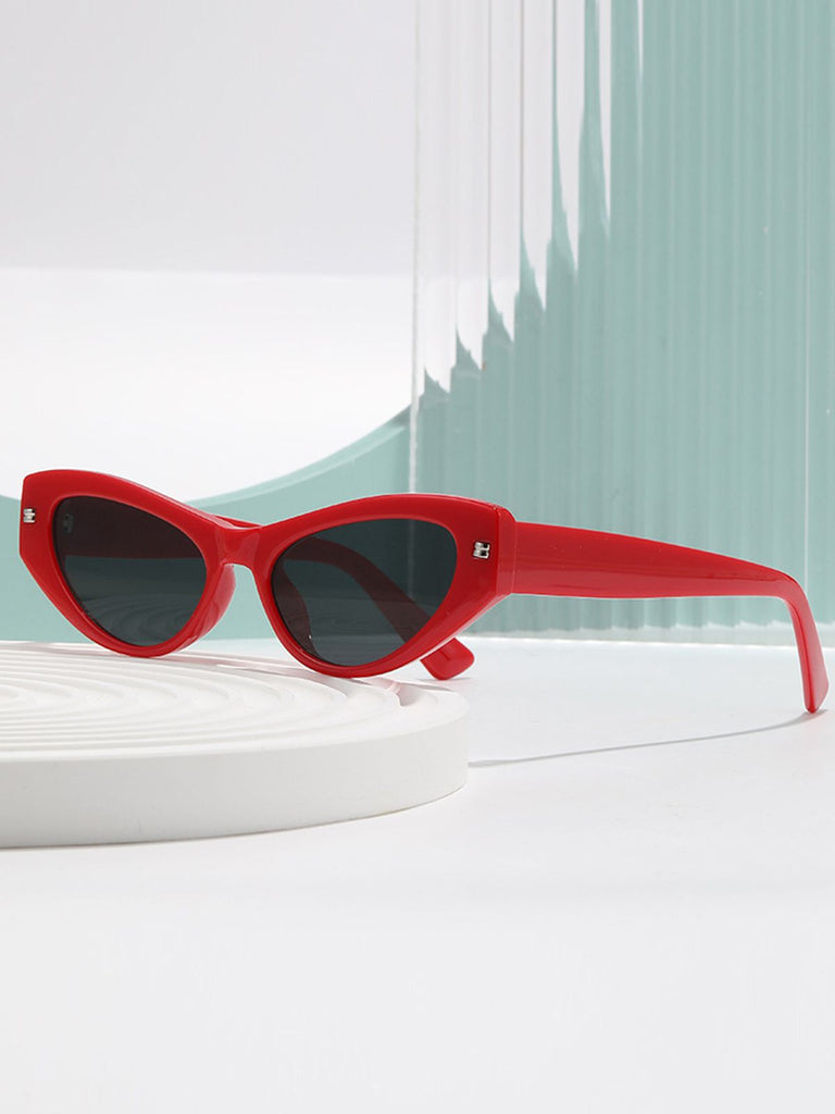 Retro Red Cat Eye Sunglasses: timeless 1950s elegance she makes her own