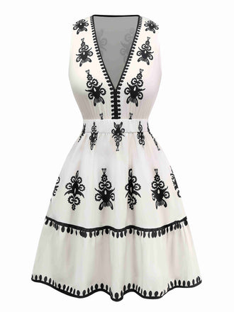 White 1970s Deep V Boho Floral Dress