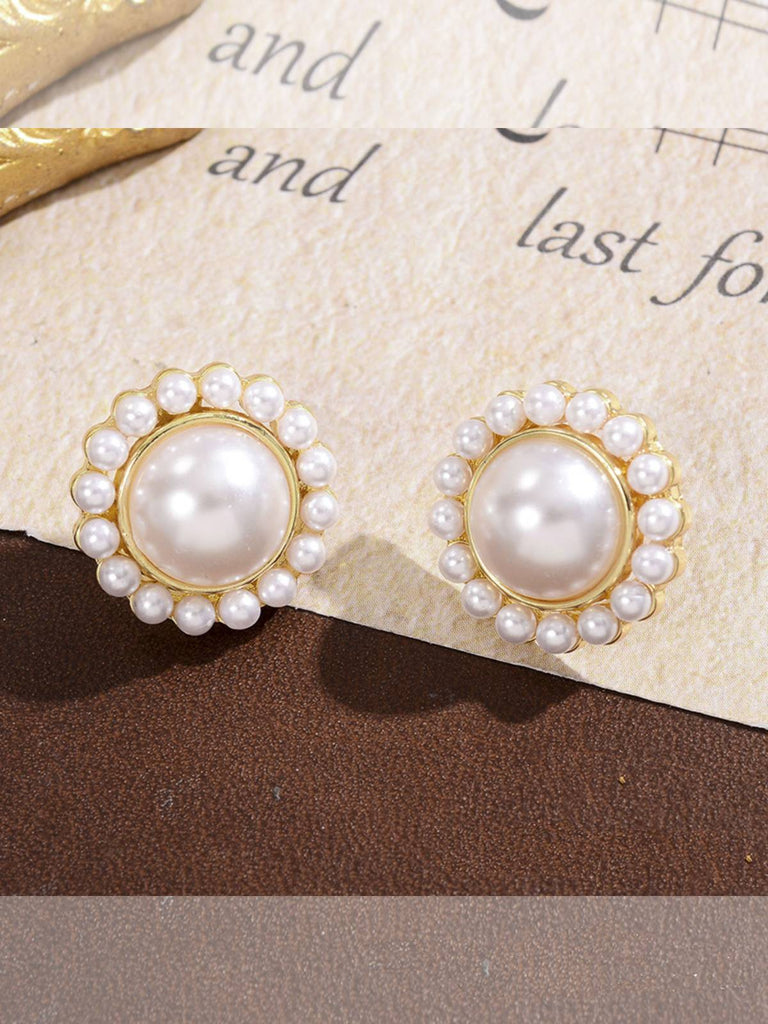 White Flower Shape Pearl Earrings