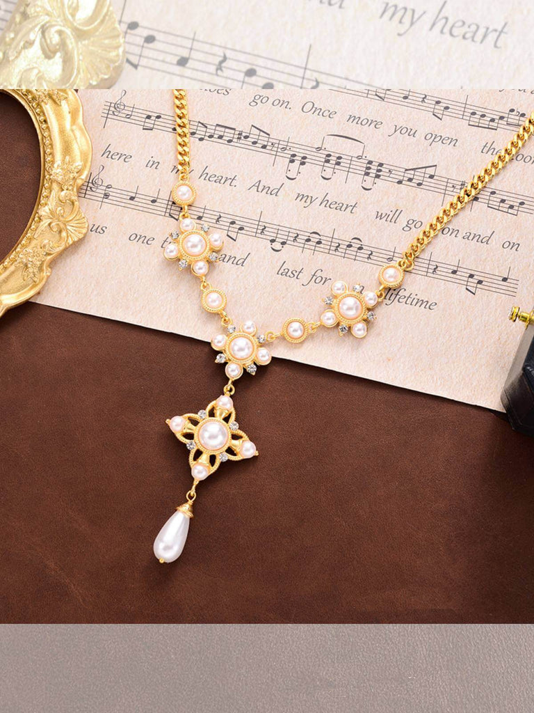 Pearls Rehinestone Golden Vintage Necklace
