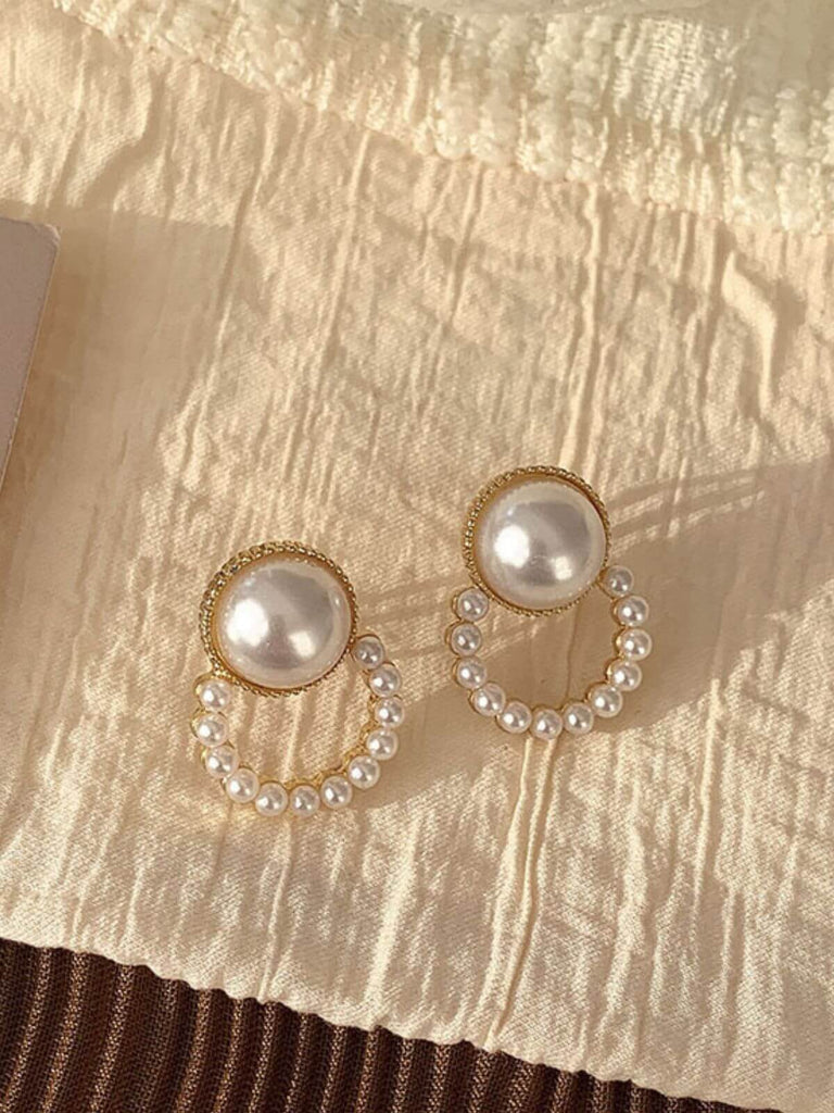 White Vintage Pearl Ear Clips