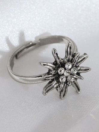Vintage Edelweiss Rhinestone Ring